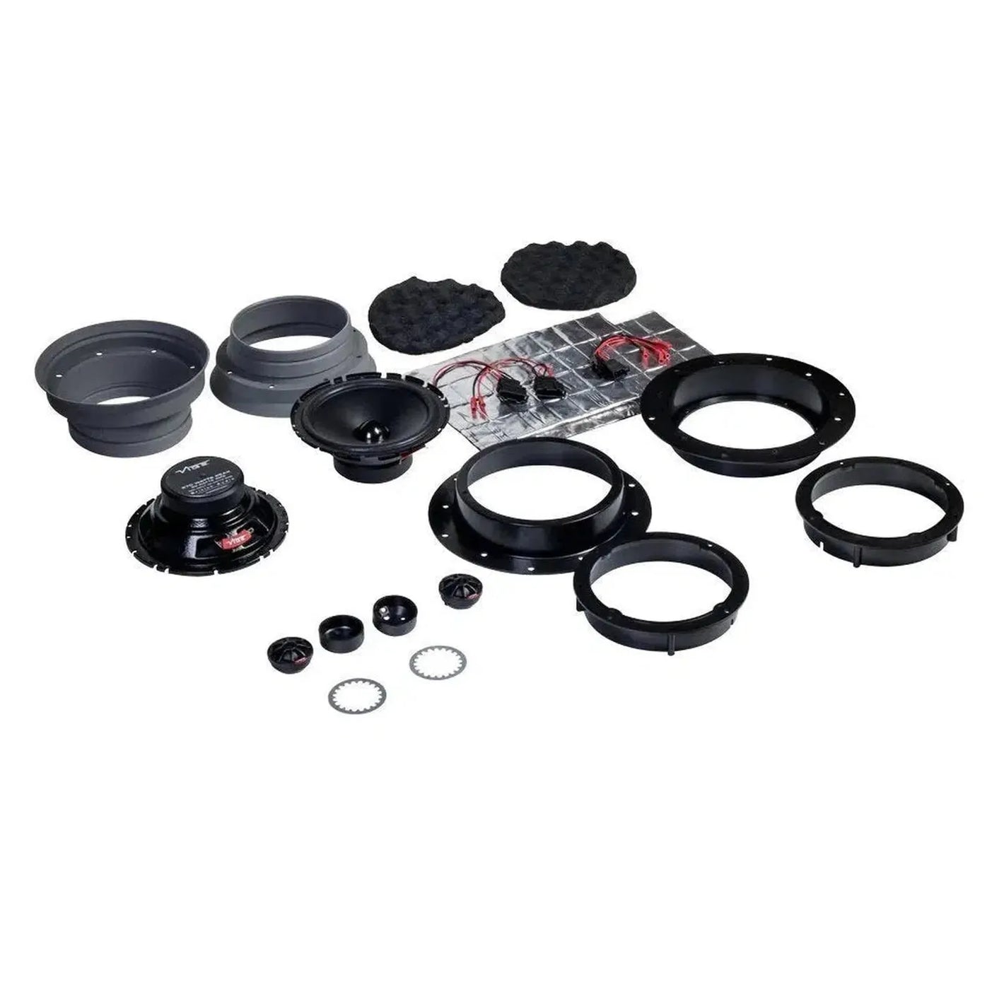 Een Vibe Audio Optisound OPTIVWKT-V8 luidsprekerset met montageringen, bedrading, conussen en geluiddempende pads op een witte achtergrond.