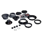 Un conjunto de altavoces Vibe Audio Optisound OPTIVWKT-V8 con anillos de montaje, cableado, conos y almohadillas de insonorización dispuestos sobre un fondo blanco.