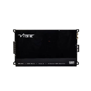 El Vibe Audio Powerbox 80.6-8DSP V5 es un amplificador DSP de clase D de 6 canales de color negro con marca plateada, E/S laterales, panel de control y transmisión de música por Bluetooth.