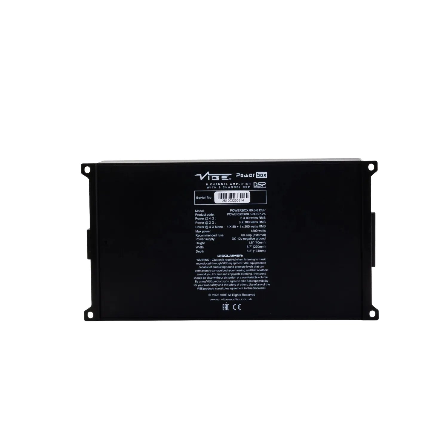 Il Vibe Audio Powerbox 80.6-8DSP V5 è un amplificatore DSP a 6 canali di forma rettangolare di colore nero con specifiche tecniche, testo bianco, codice a barre e streaming musicale Bluetooth.