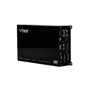 El Vibe Audio Powerbox 80.6-8DSP V5 es un amplificador de coche negro de 6 canales con múltiples puertos, interruptores de control y marca blanca.