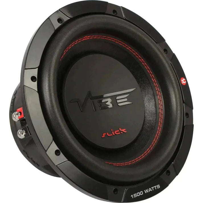 The Vibe Audio Slick 10D2-V0 is a black 10 subwoofer with red stitching, 1500 WATTS label, known for its starke Tieftonwiedergabe.
