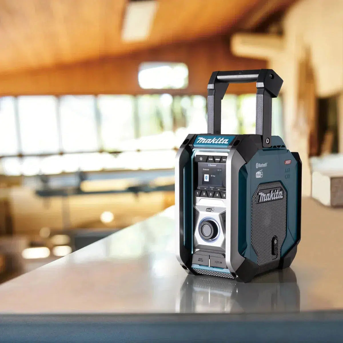 Makita-MR007GZ-Battery-powered construction site radio-Masori.de