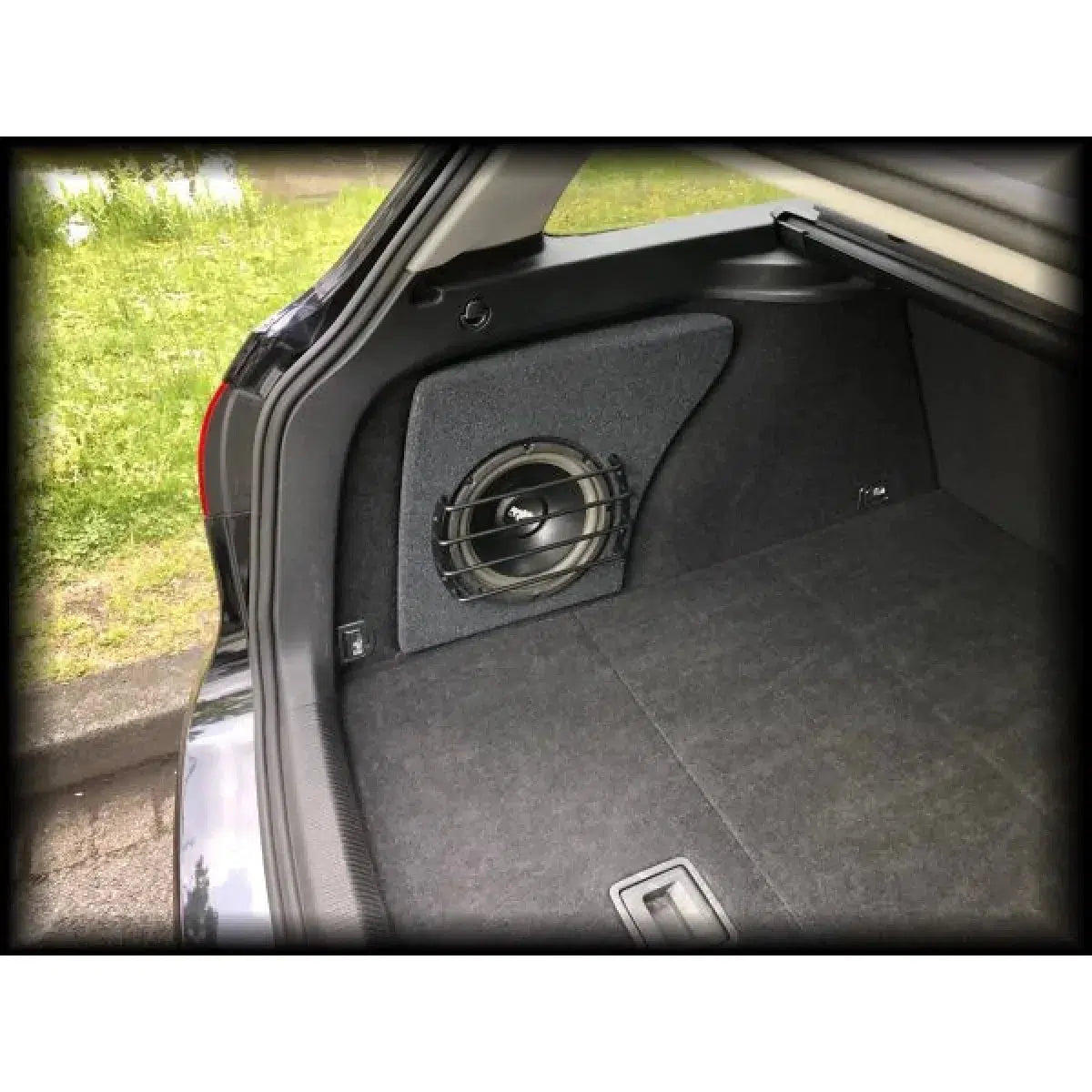 Masori-G10-15 VW Passat B6/B7 Estate-VW-Subwoofer-Enclosure-Masori.de