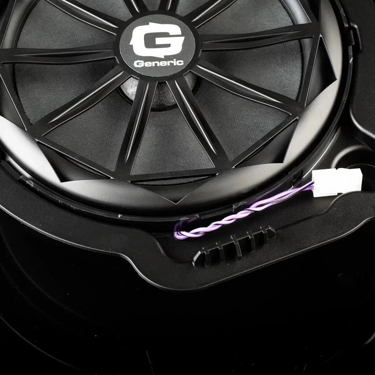 Gladen-Generic 200 MB01-Mercedes-Subwoofer-Masori.de