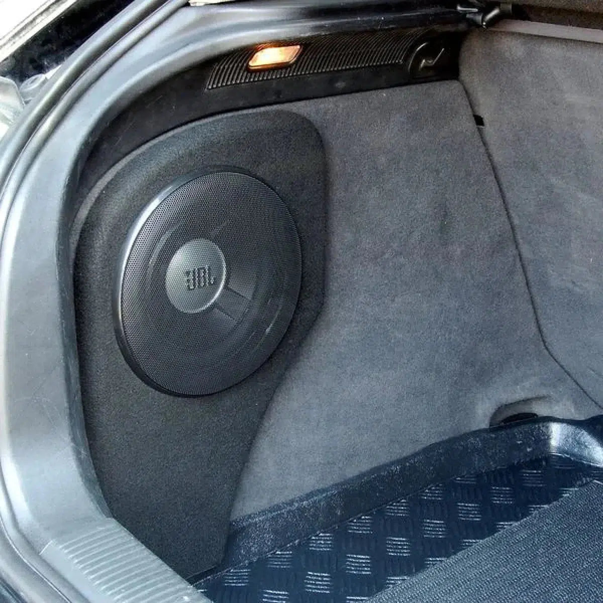 Masori-G8-8 Audi A3 8P-Audi-Subwoofer-Enclosure-Masori.de